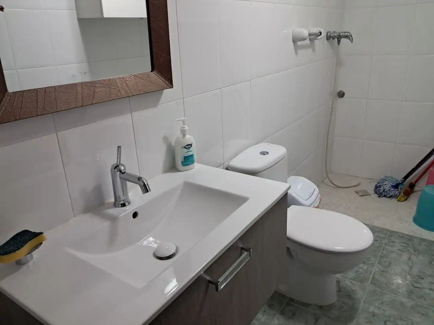Baño de Local de alquiler en Gandia con Aire acondicionado