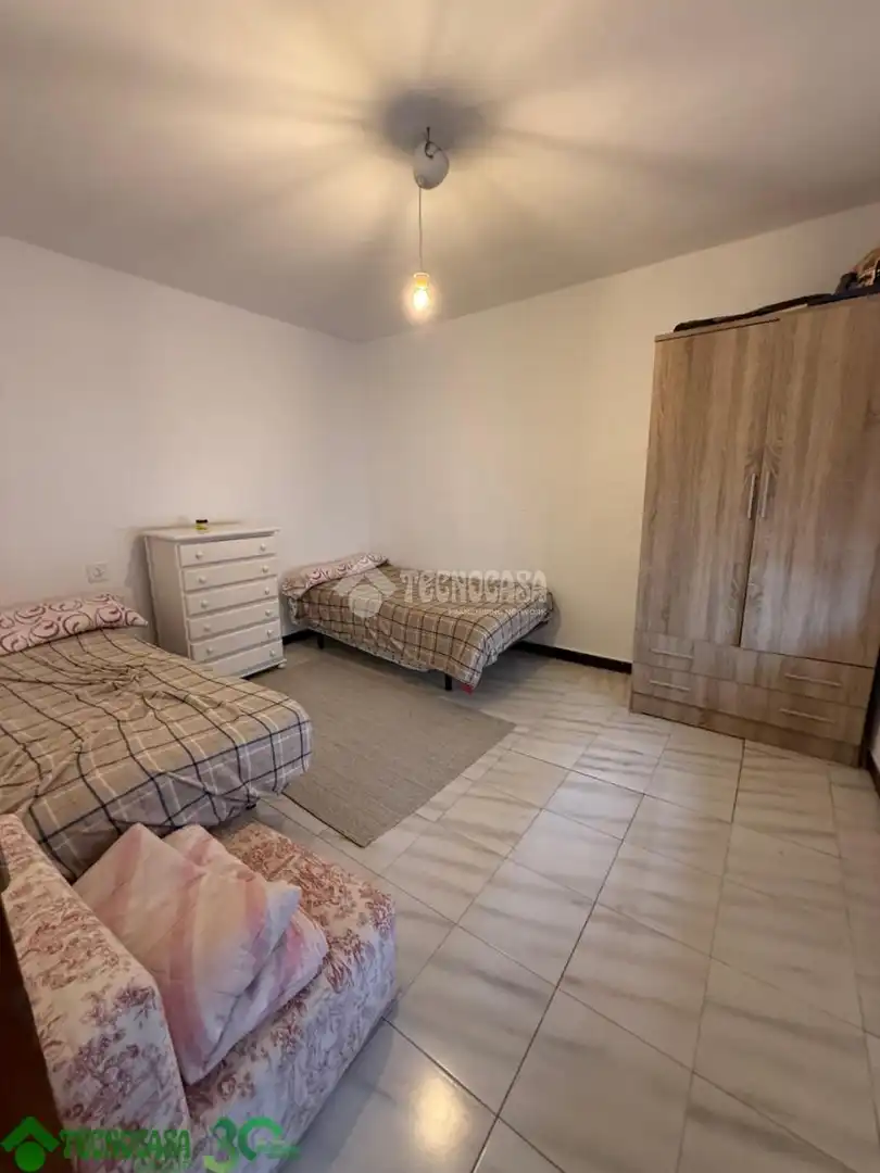Habitación de Casa adosada en venta en Santa Cruz de la Zarza con Aire acondicionado, Alarma y Piscina comunitaria