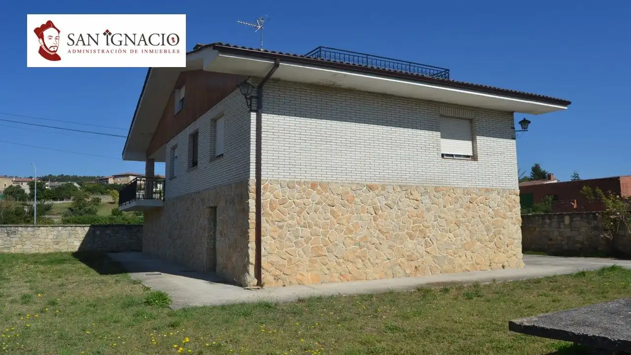 Vista exterior de Casa o xalet en venda en Valle de Tobalina amb Calefacció, Jardí privat i Terrassa