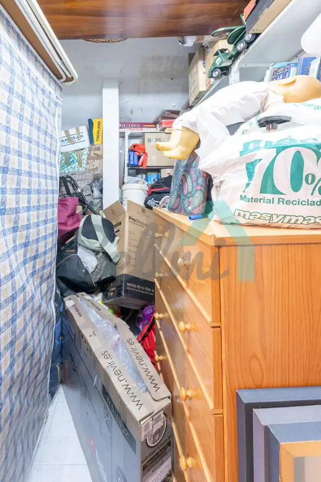 Dormitori de Pis en venda en Oviedo  amb Calefacció, Parquet i Traster