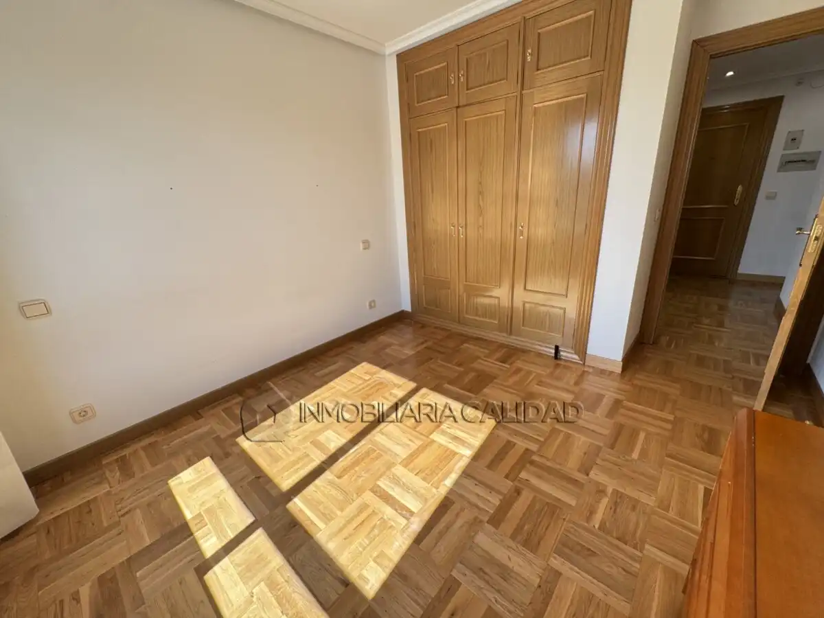 Habitación de Piso de alquiler en Burgos con Calefacción, Terraza y Amueblado