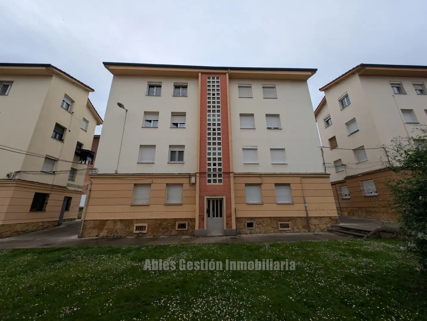Außenansicht von Wohnung zum Verkauf in Oviedo  mit Möbliert