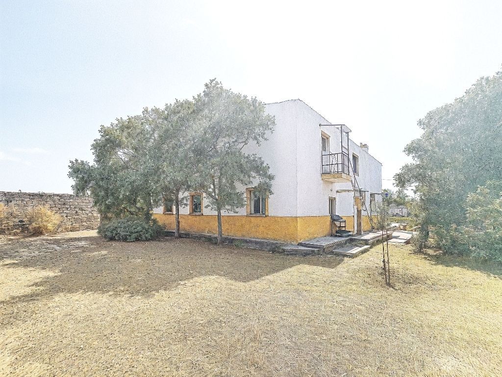 Vista exterior de Finca rústica en venda en Valverde de Mérida amb Aire condicionat, Jardí privat i Piscina