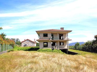 Chalet con balcón en venta en Baiona