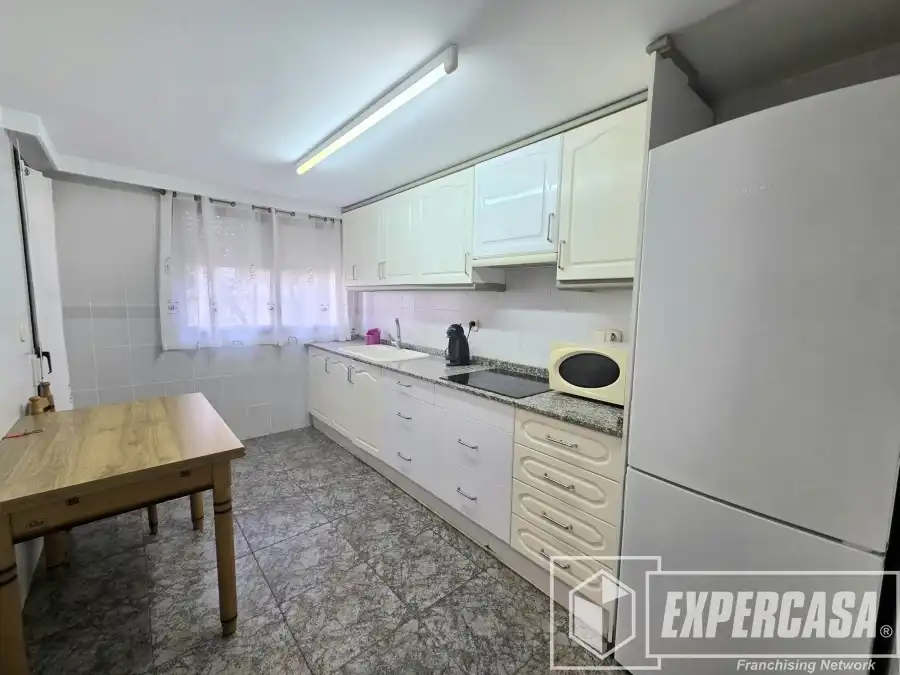 Cuina de Apartament de lloguer en Cullera amb Terrassa, Piscina i Moblat