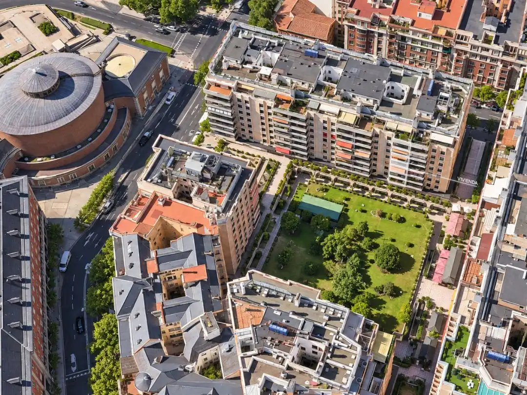 Vista exterior de Pis en venda en  Madrid Capital amb Terrassa i Balcó