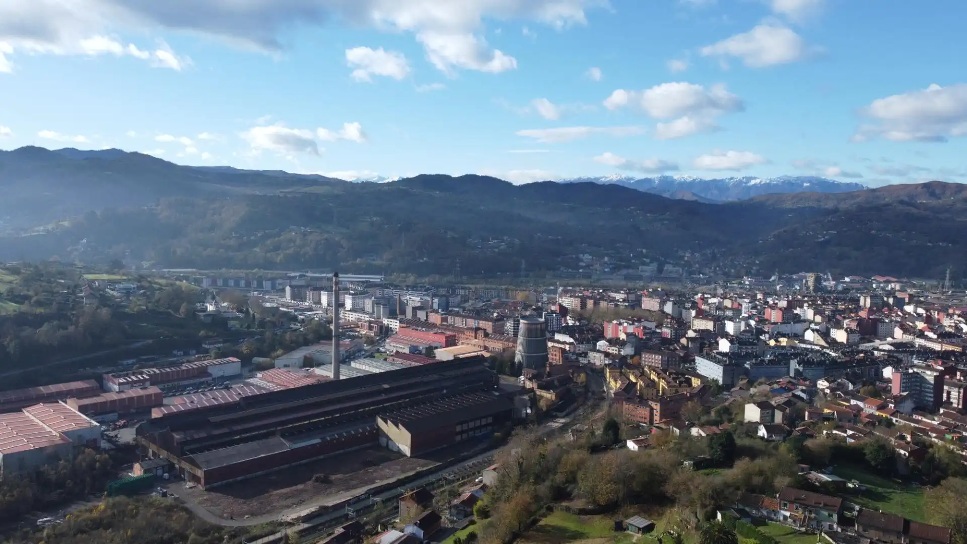 Vista exterior de Casa o xalet en venda en Langreo amb Calefacció, Jardí privat i Terrassa