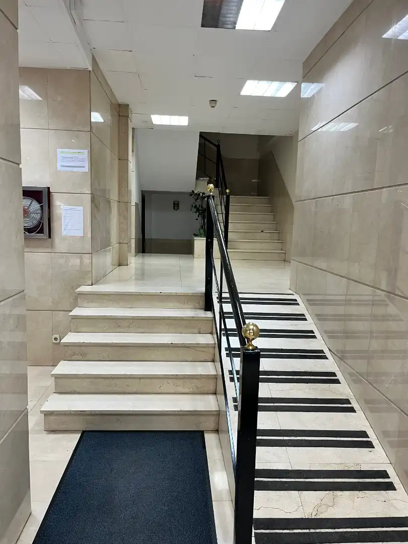 Oficina con ascensor en alquiler en Reina María Cristina Kalea 10, imagen 8