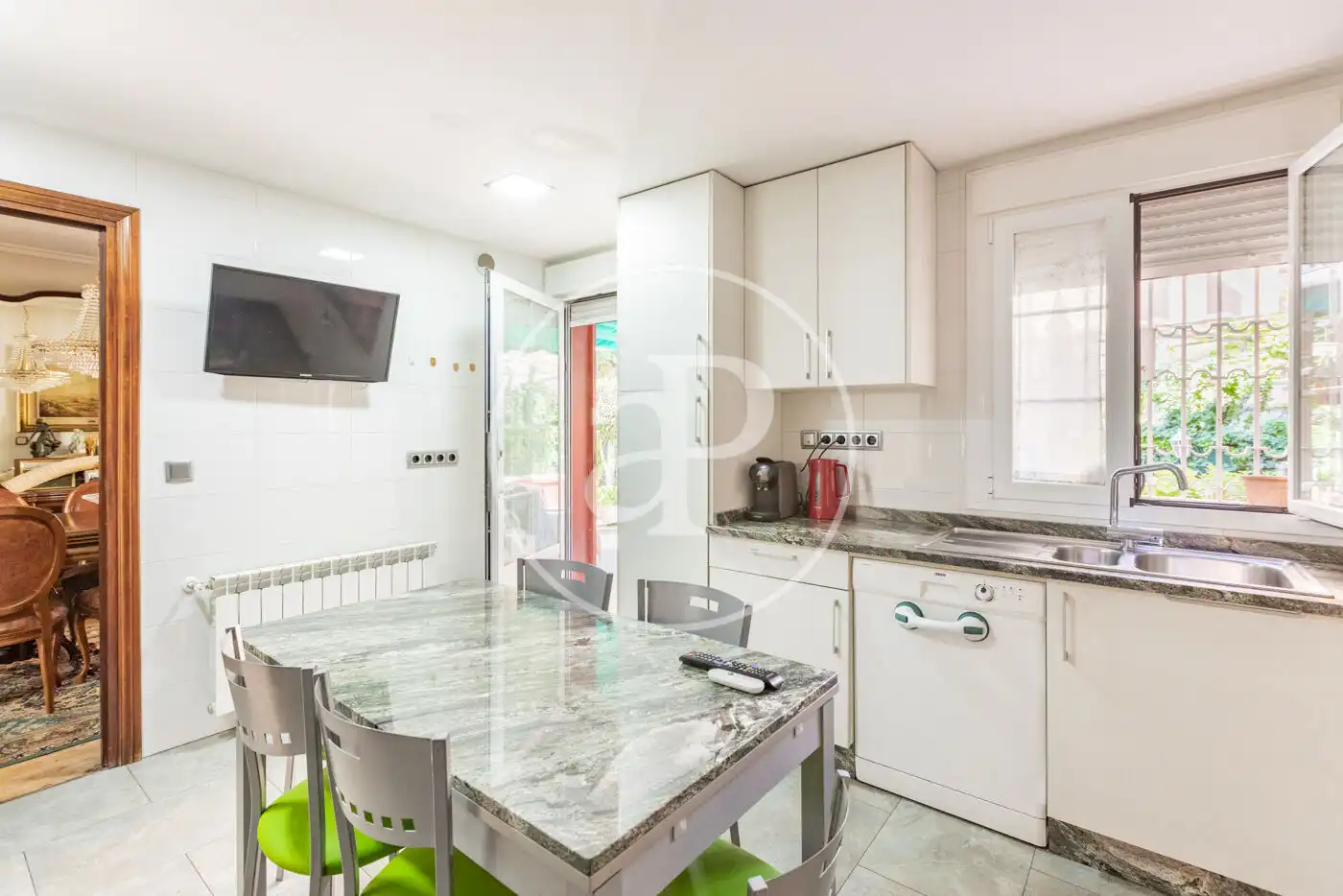 Cocina de Casa adosada en venta en Madrid con Aire acondicionado, Calefacción y Jardín privado