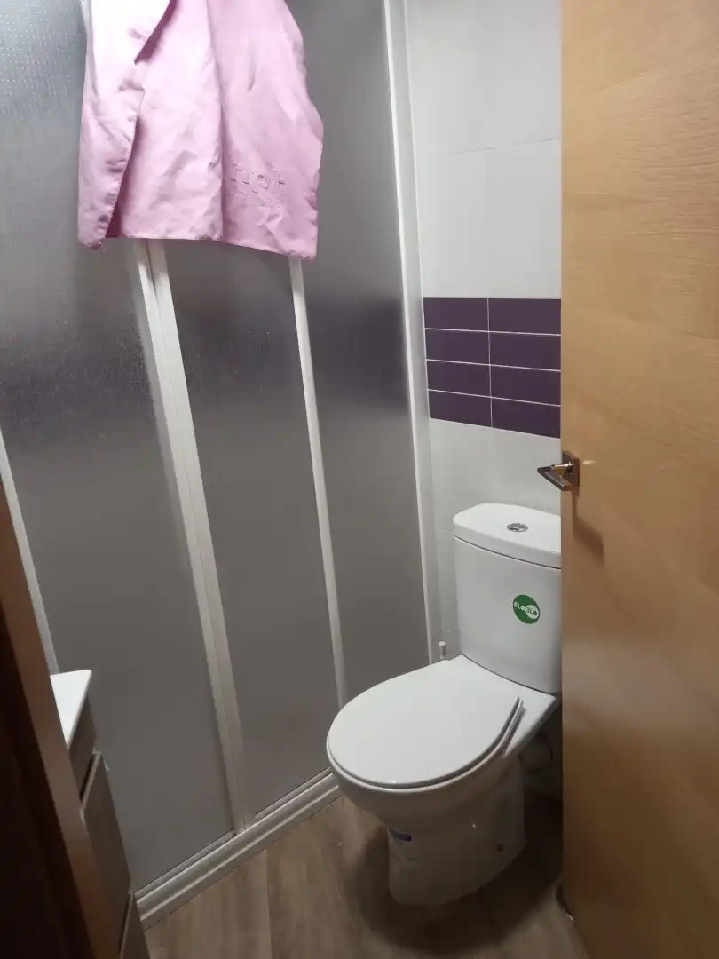 Badezimmer von Wohnung zur Miete in Jaén mit Klimaanlage, Heizung und Möbliert