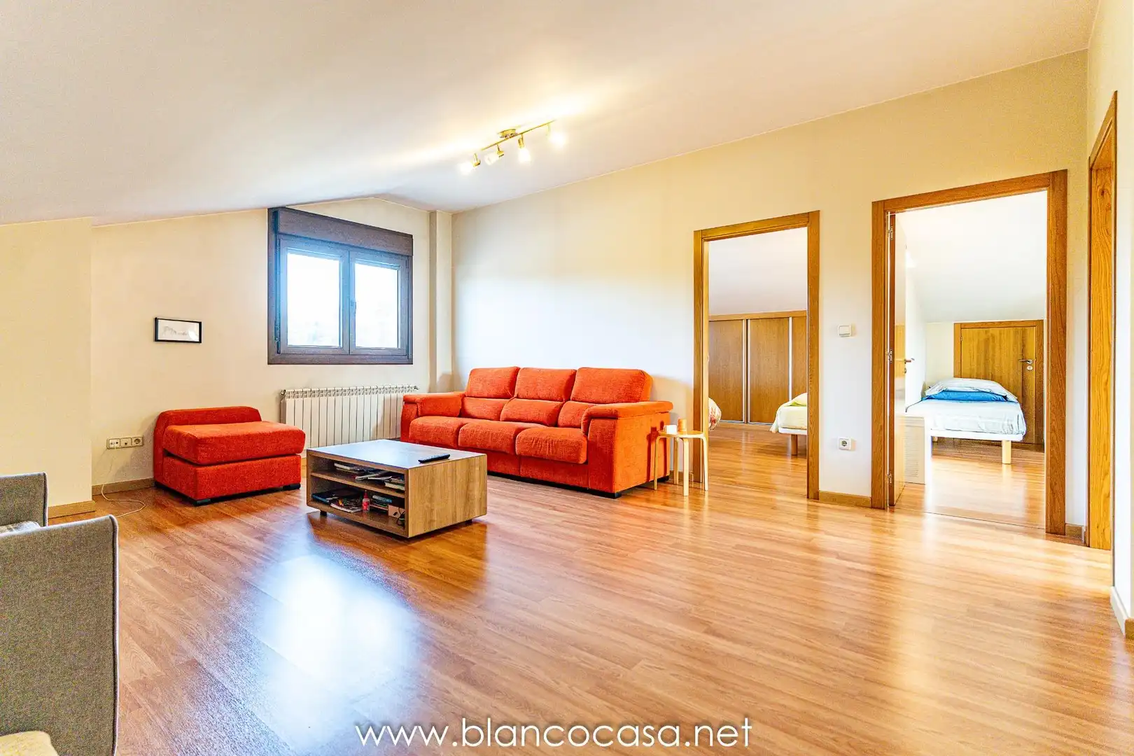 Sala de estar de Casa o chalet en venta en Carballo con Calefacción, Trastero y Amueblado