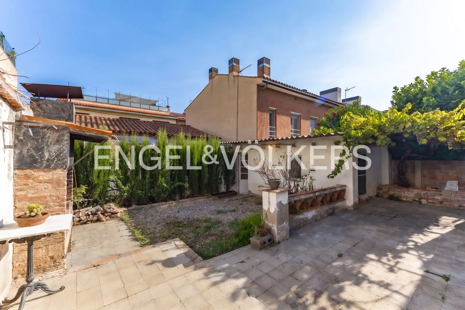Vista exterior de Casa o chalet en venta en Sant Cugat del Vallès con Aire acondicionado, Calefacción y Jardín privado