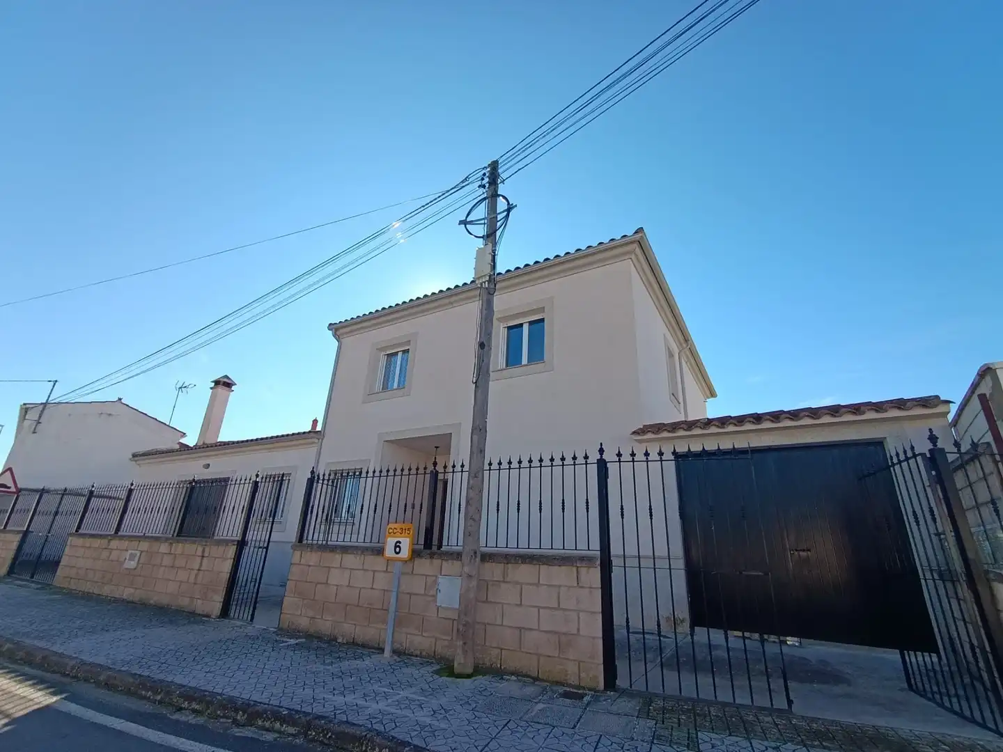 Vista exterior de Casa o xalet en venda en Mata de Alcántara amb Moblat