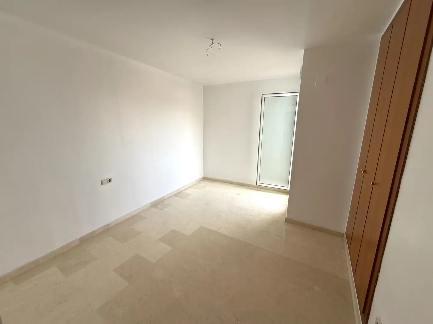 Casa adosada en venta en Torrent con Terraza, Trastero y Piscina comunitaria