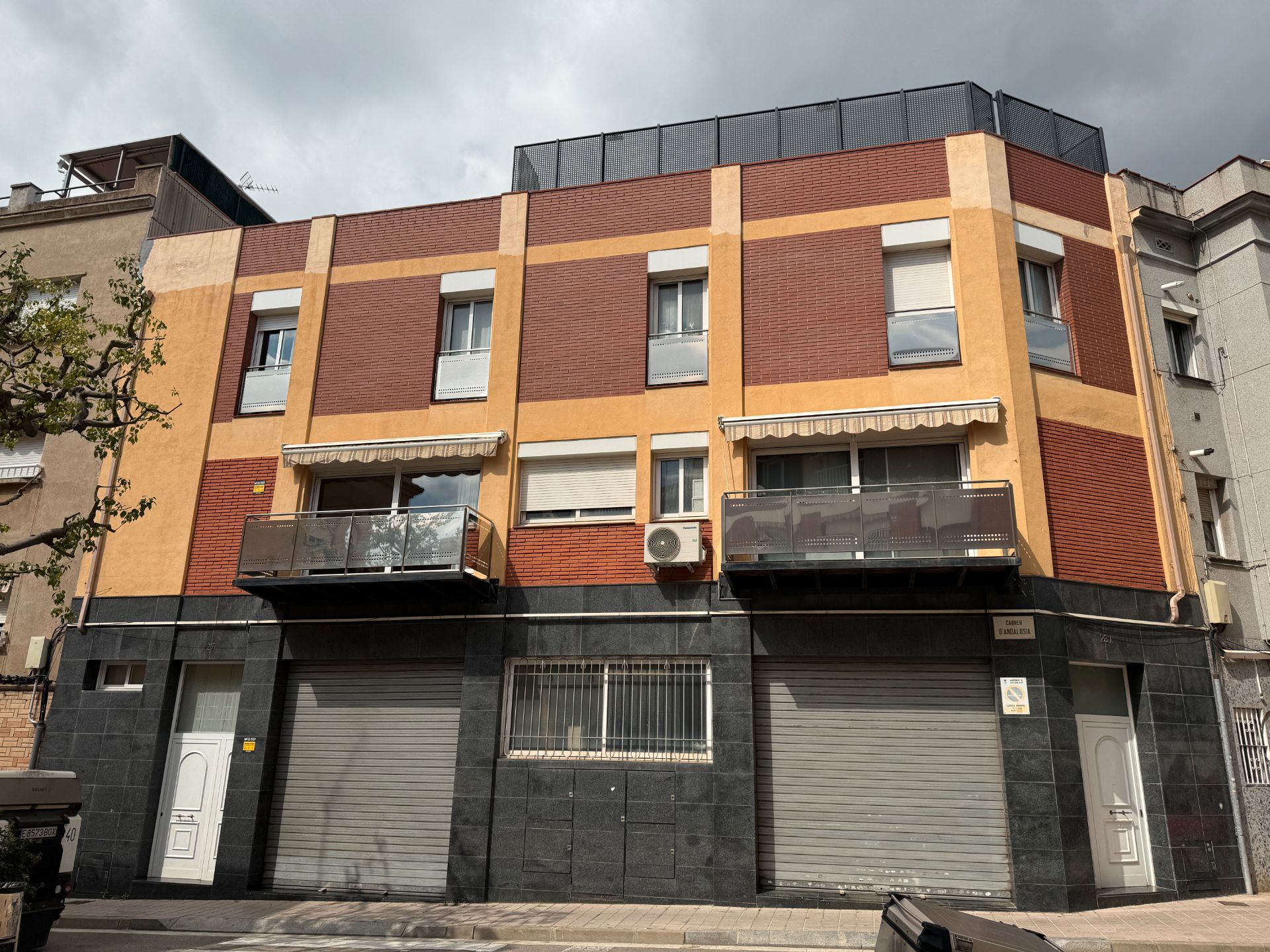 Exterior view of House or chalet for sale in Sant Joan Despí  with Air Conditioner, Heating and Terrace