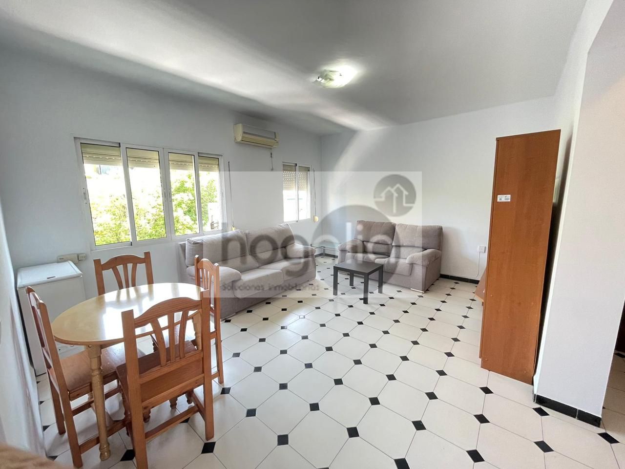 Sala d'estar de Pis de lloguer en  Sevilla Capital amb Aire condicionat i Moblat