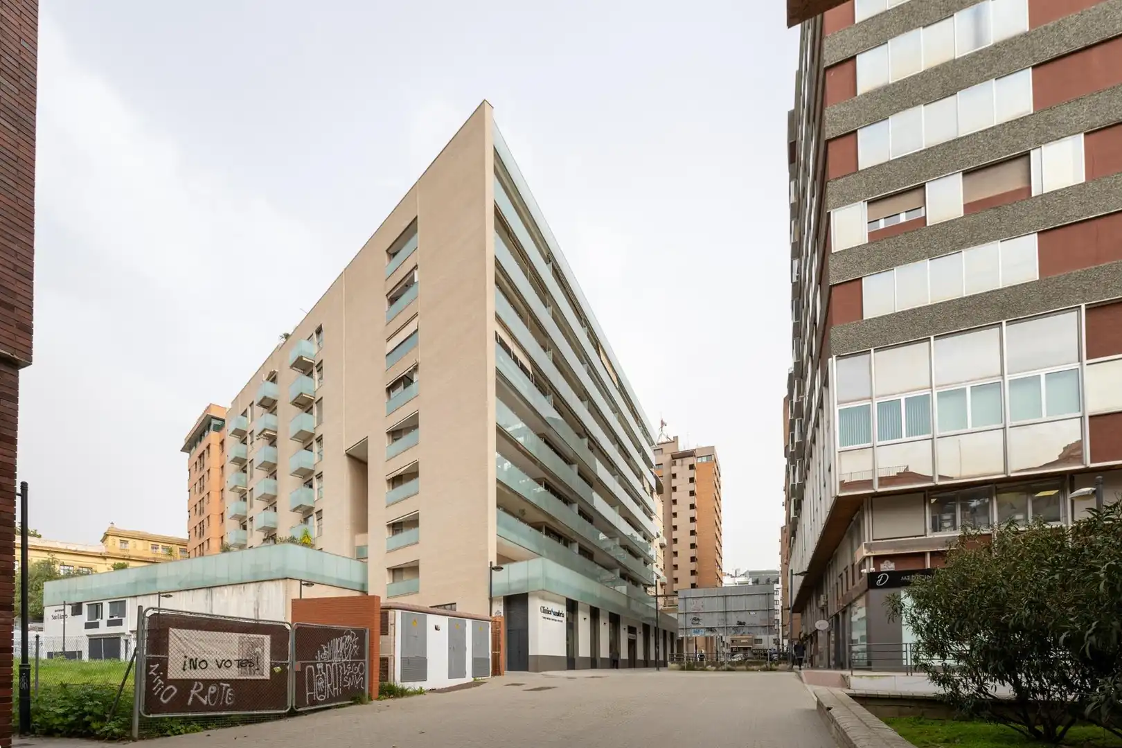 Vista exterior de Pis en venda en Granada amb Aire condicionat, Calefacció i Moblat