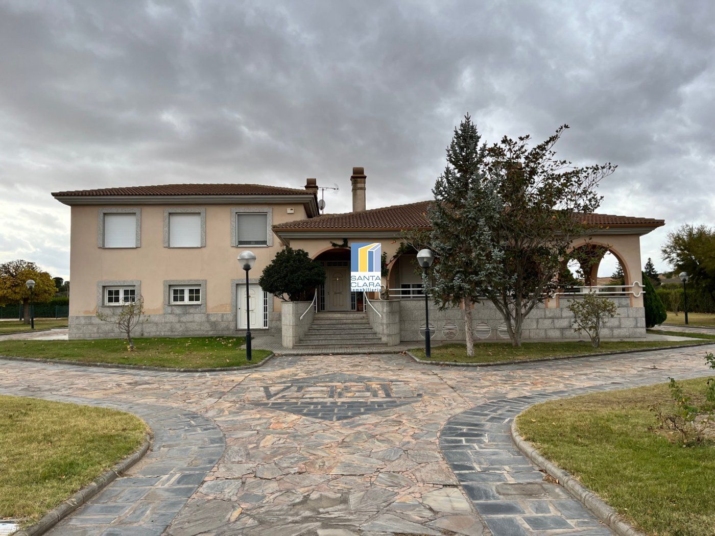 Vista exterior de Casa o xalet en venda en Zamora Capital  amb Aire condicionat, Calefacció i Jardí privat