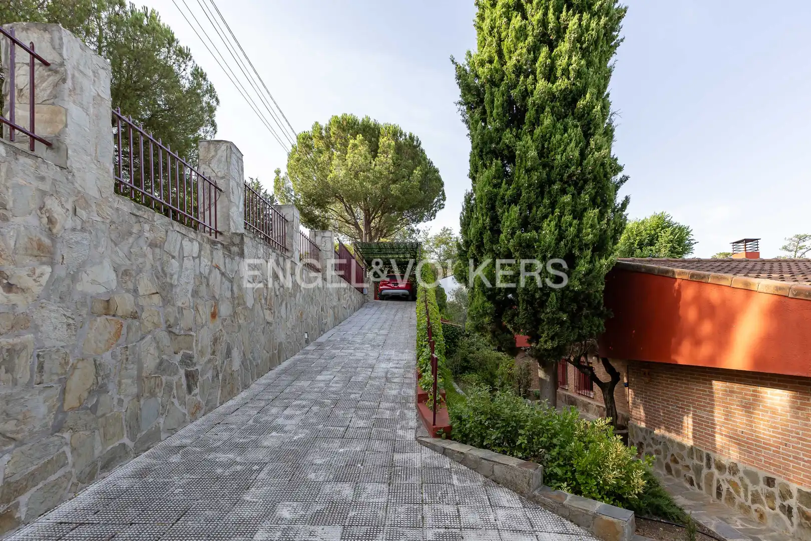 Vista exterior de Casa o chalet en venta en El Casar con Aire acondicionado, Calefacción y Jardín privado