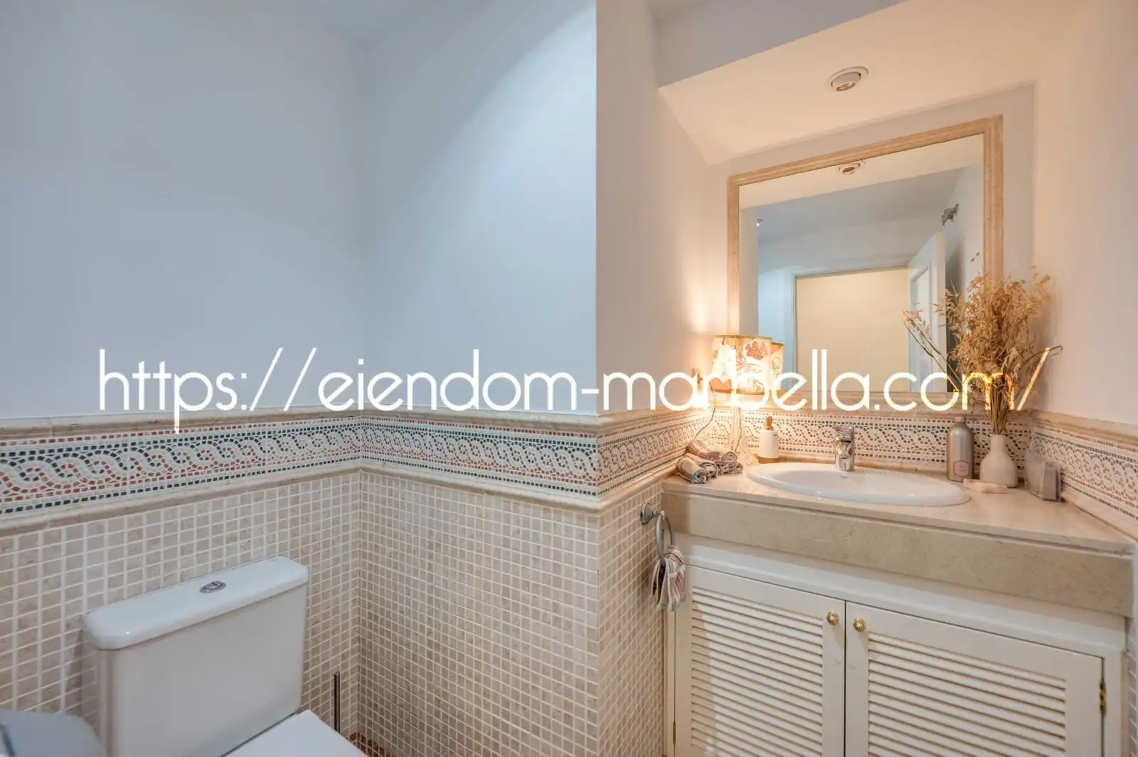 Baño de Apartamento en venta en Marbella con Aire acondicionado, Terraza y Amueblado