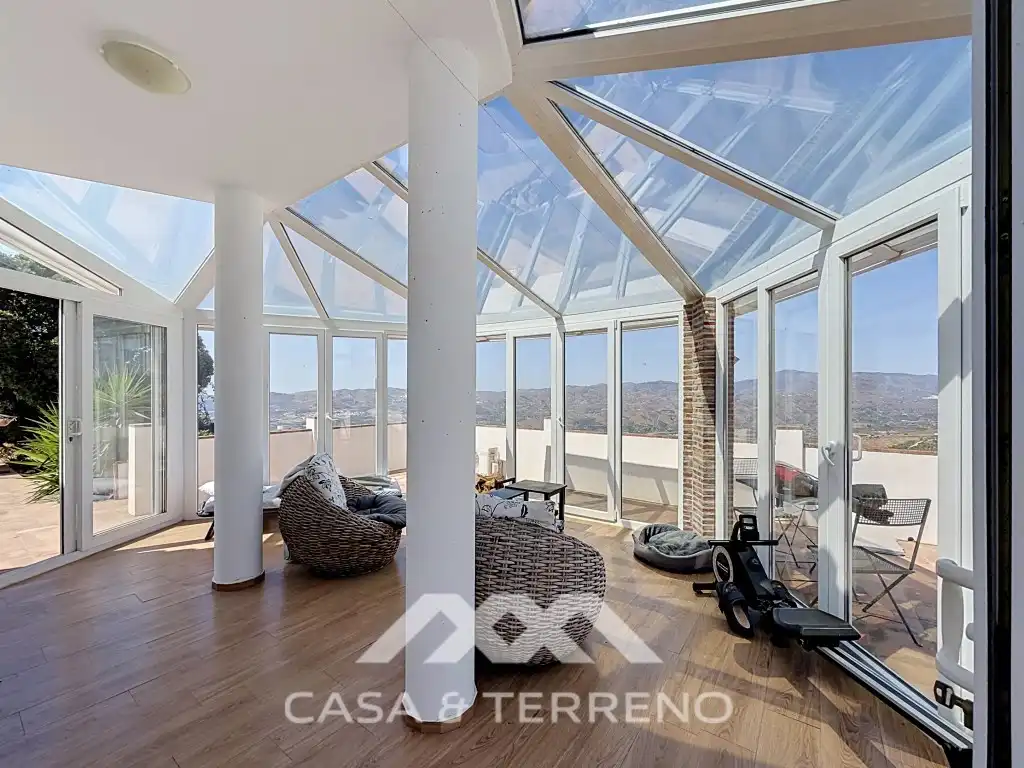 Terrassa de Casa o xalet en venda en Vélez-Málaga amb Aire condicionat, Jardí privat i Terrassa