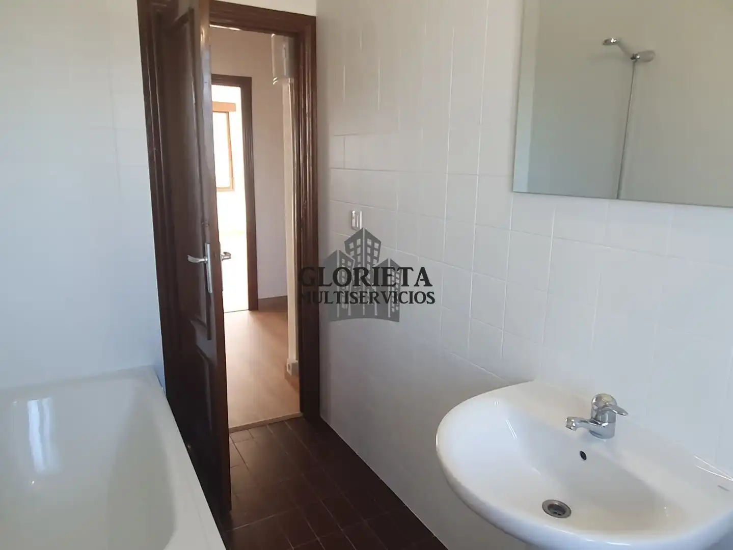 Baño de Piso en venta en Vigo  con Calefacción, Terraza y Trastero