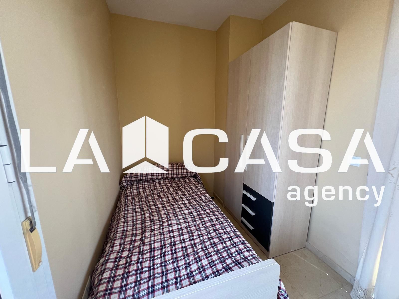 Bedroom of Duplex for sale in Dos Hermanas  with Terrace and Storage room