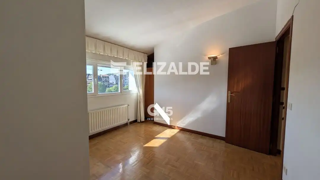 Habitación de Piso en venta en Donostia - San Sebastián  con Calefacción, Terraza y Trastero