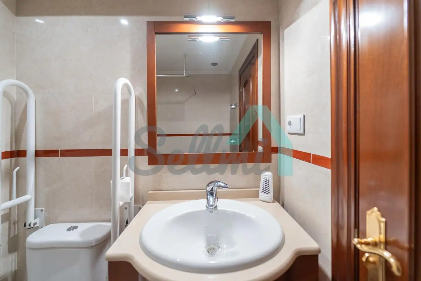 Badezimmer von Wohnung zur untervermieten in Oviedo  mit Heizung, Parkett und Terrasse