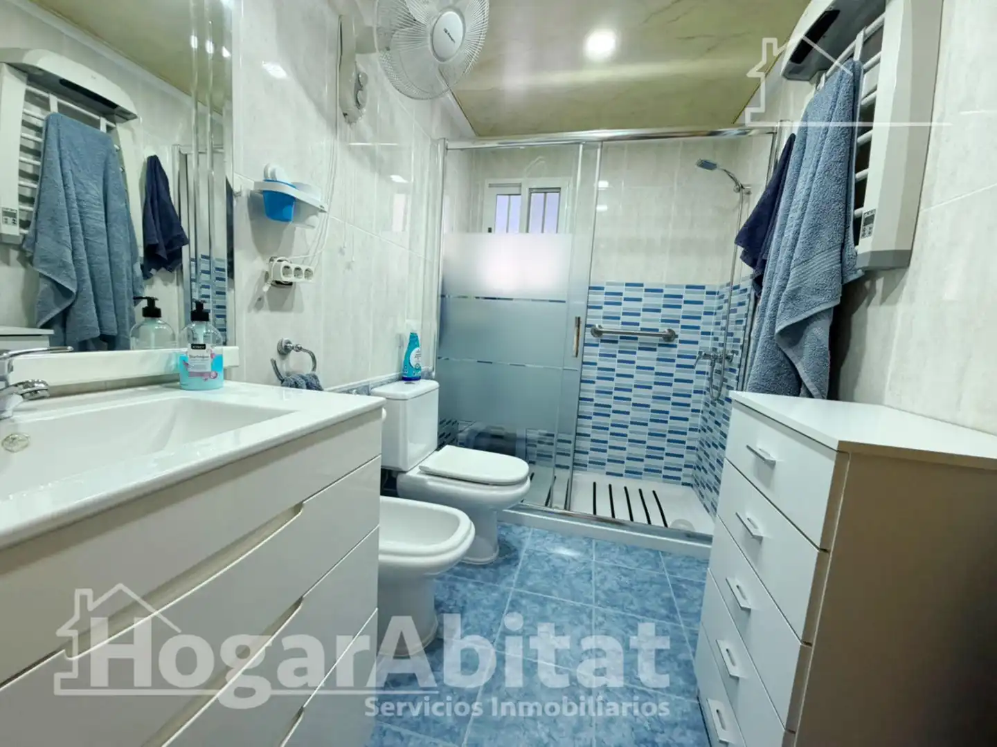 Bathroom of Flat for sale in Torrent  with Air Conditioner, Terrace and Furnished