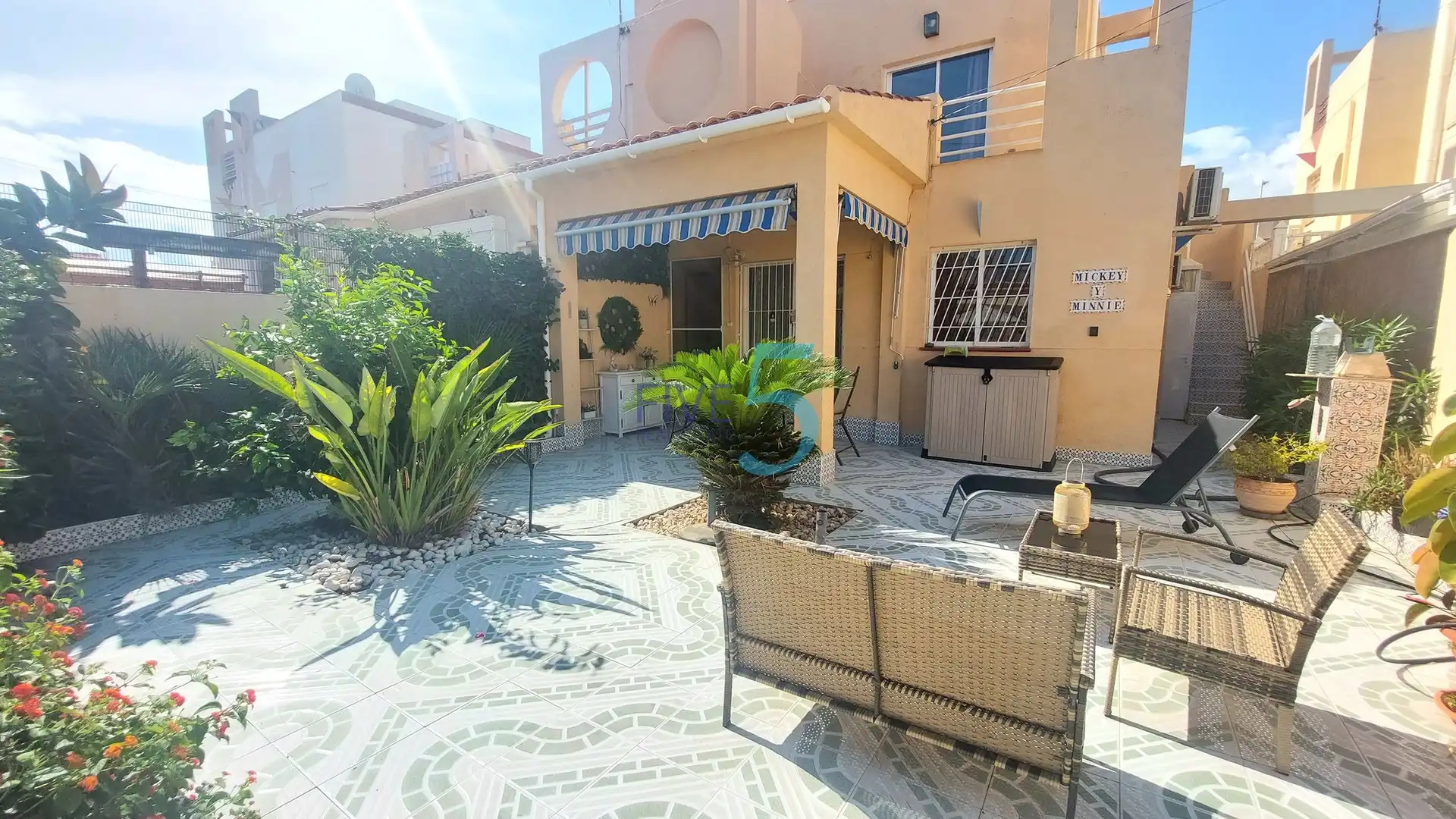 Casa con terraza en venta en Zona Carrefour - Urbanizaciones