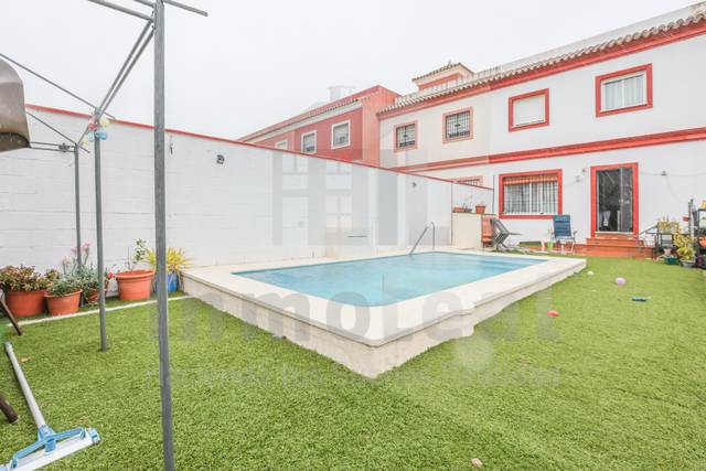 Casa adosada en Venta en Calle Emilia Pardo Bazan en Huévar del Aljarafe