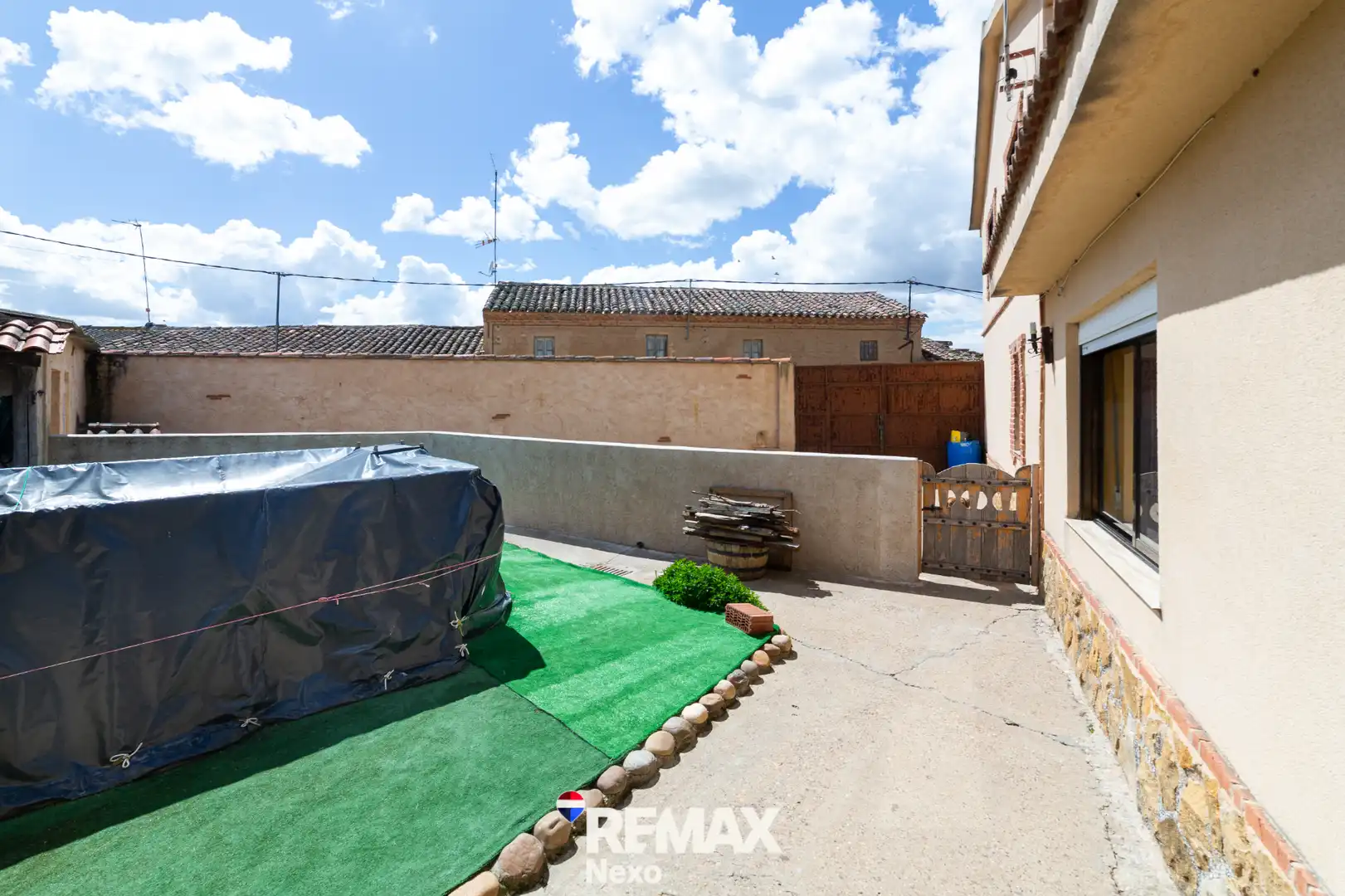 Terrassa de Casa adosada en venda en San Agustín del Pozo amb Jardí privat, Traster i Moblat