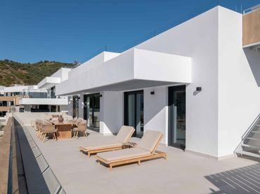 Attique avec piscine à vendre à Río Real - Los Monteros