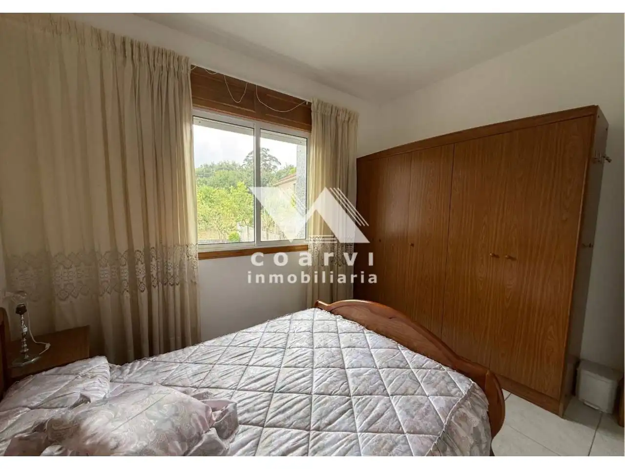 Dormitori de Casa o xalet en venda en A Merca   amb Jardí privat, Terrassa i Moblat
