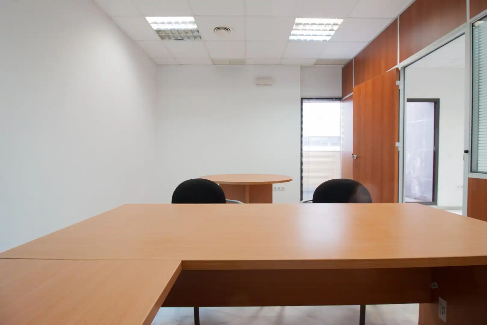 Büro zur Miete in Mairena del Aljarafe mit Klimaanlage und Terrasse