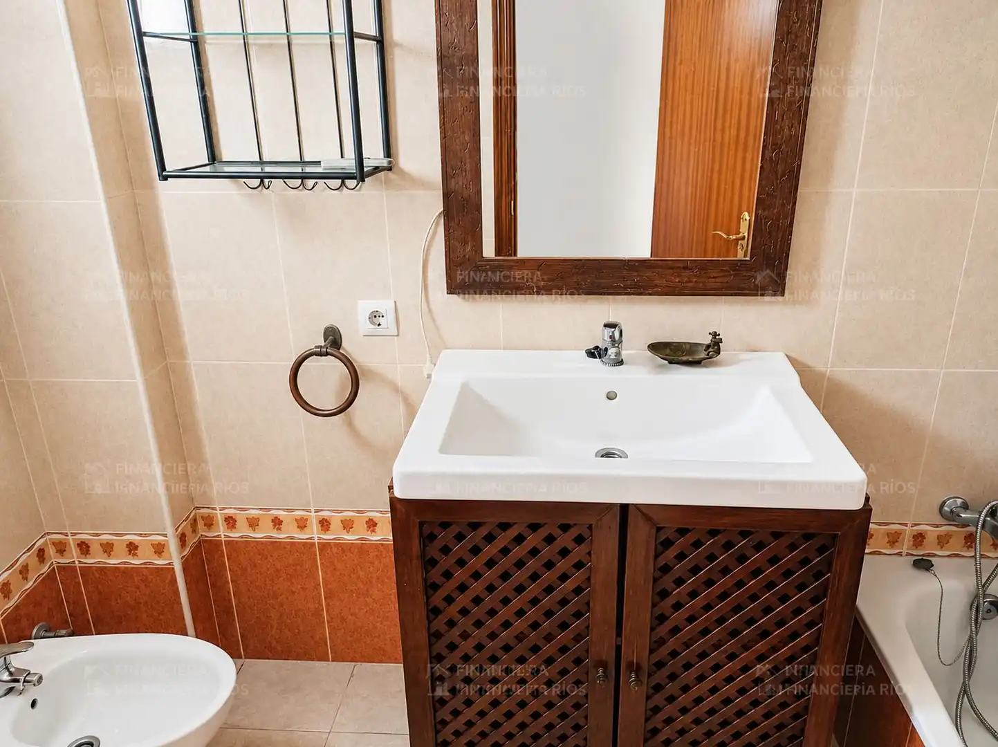 Bathroom of Houses for sale in Alcalá de Guadaira  with Air Conditioner, Terrace and Storage room