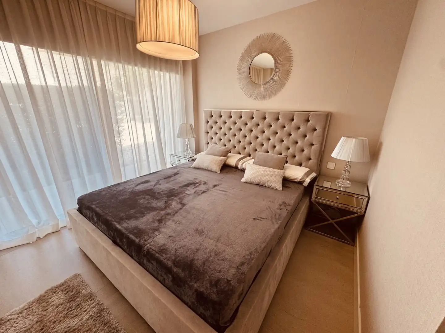 Habitación de Planta baja en venta en Estepona con Aire acondicionado, Terraza y Piscina