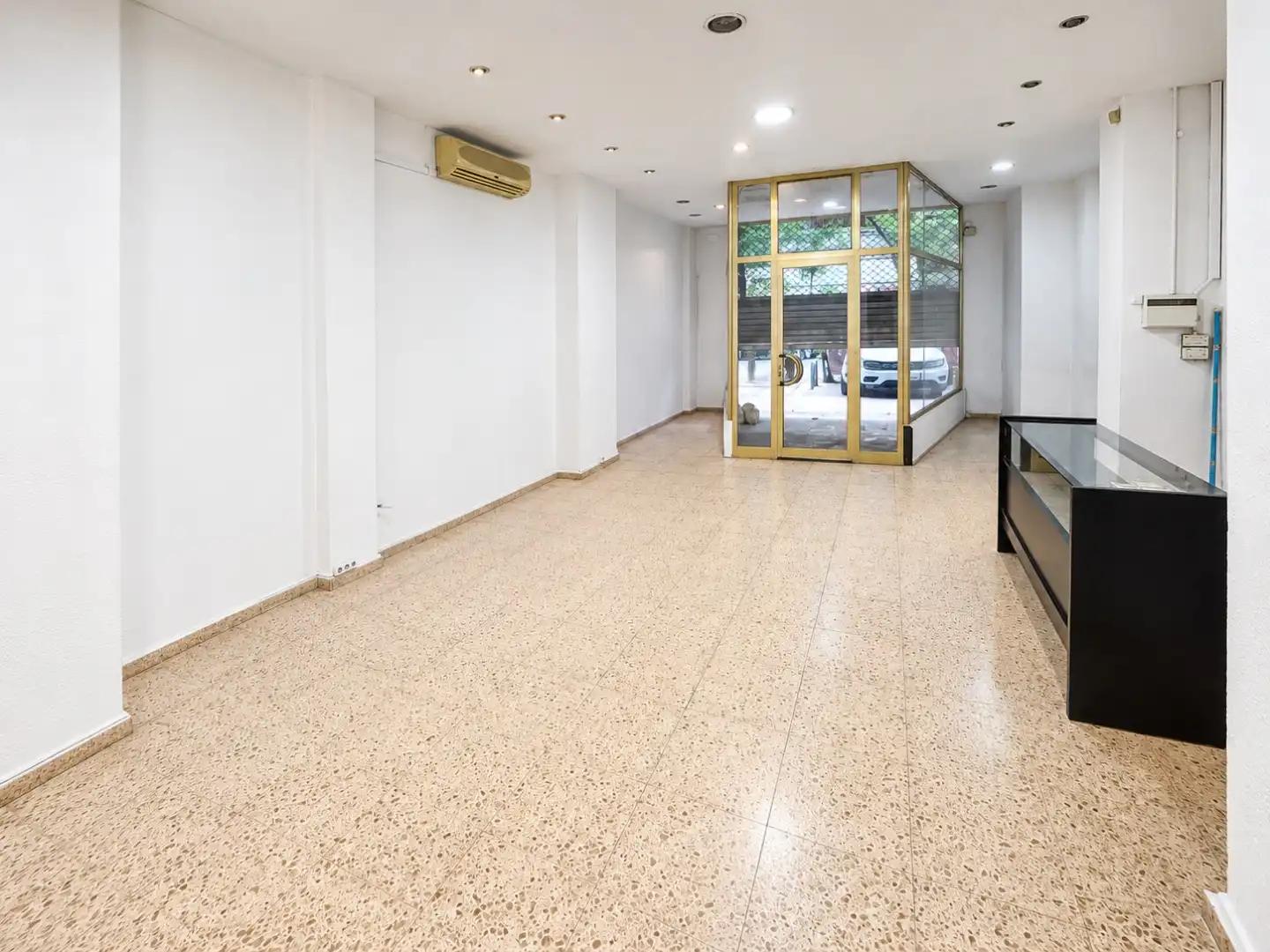 Commercial properties for rent in Valencia  with Air Conditioner