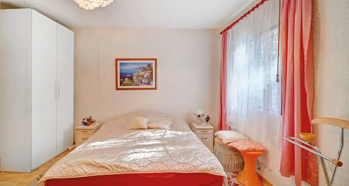 Dormitori de Casa o xalet en venda en Marbella amb Jardí privat