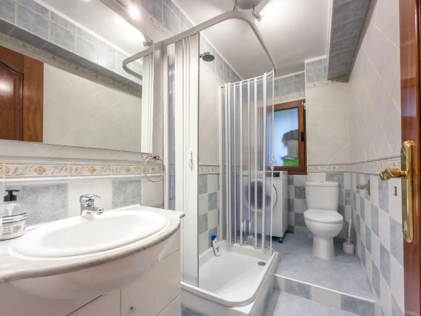 Badezimmer von Wohnung zum Verkauf in Armilla mit Klimaanlage, Terrasse und Balkon
