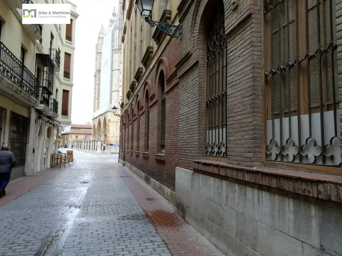 Local comercial en venda a Casco Antiguo, imagen 2