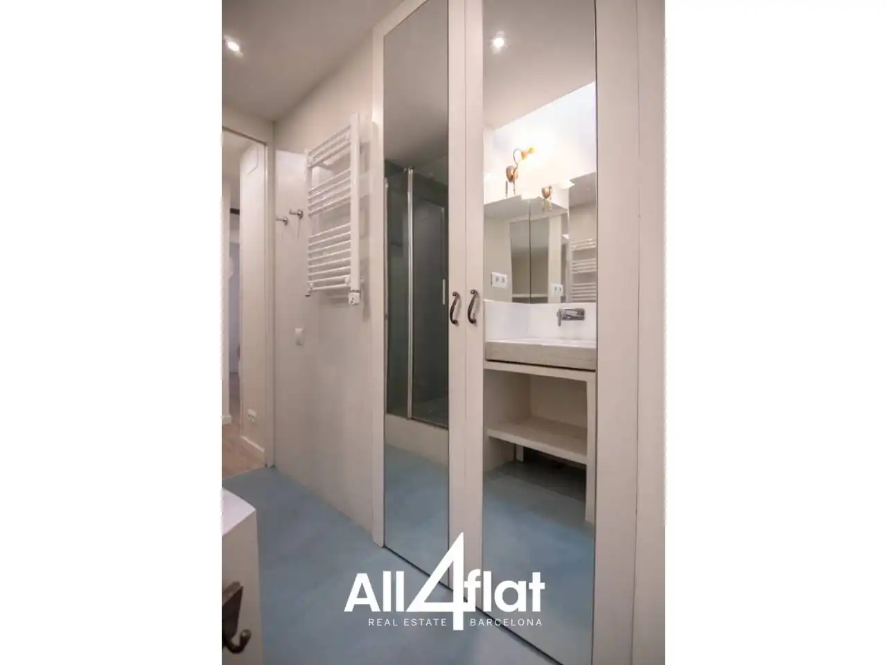 Bathroom of Flat for sale in Barcelona  with Air Conditioner, Parquet flooring and Terrace