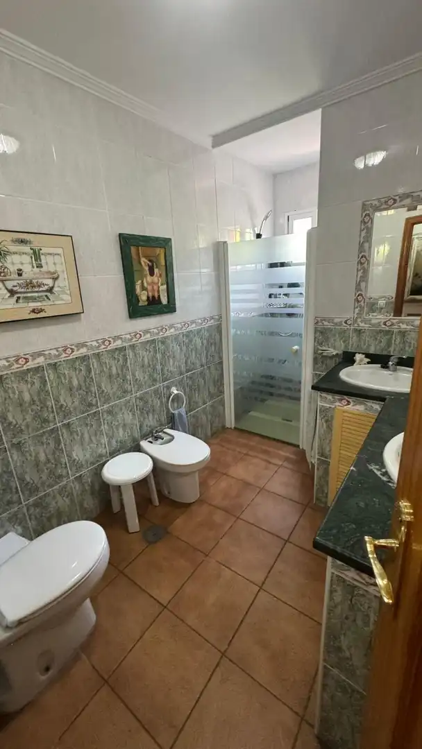 Badezimmer von Haus oder Chalet zum Verkauf in Córdoba mit Klimaanlage und Schwimmbad