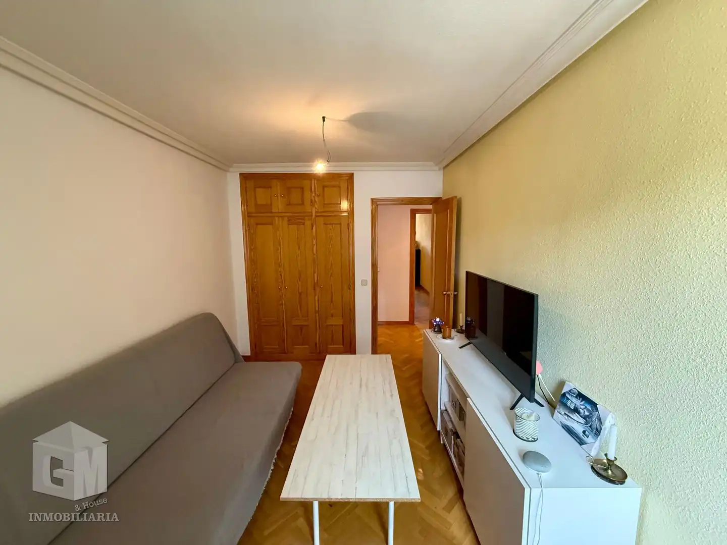 Sala d'estar de Casa adosada en venda en Las Rozas de Madrid amb Calefacció, Jardí privat i Terrassa