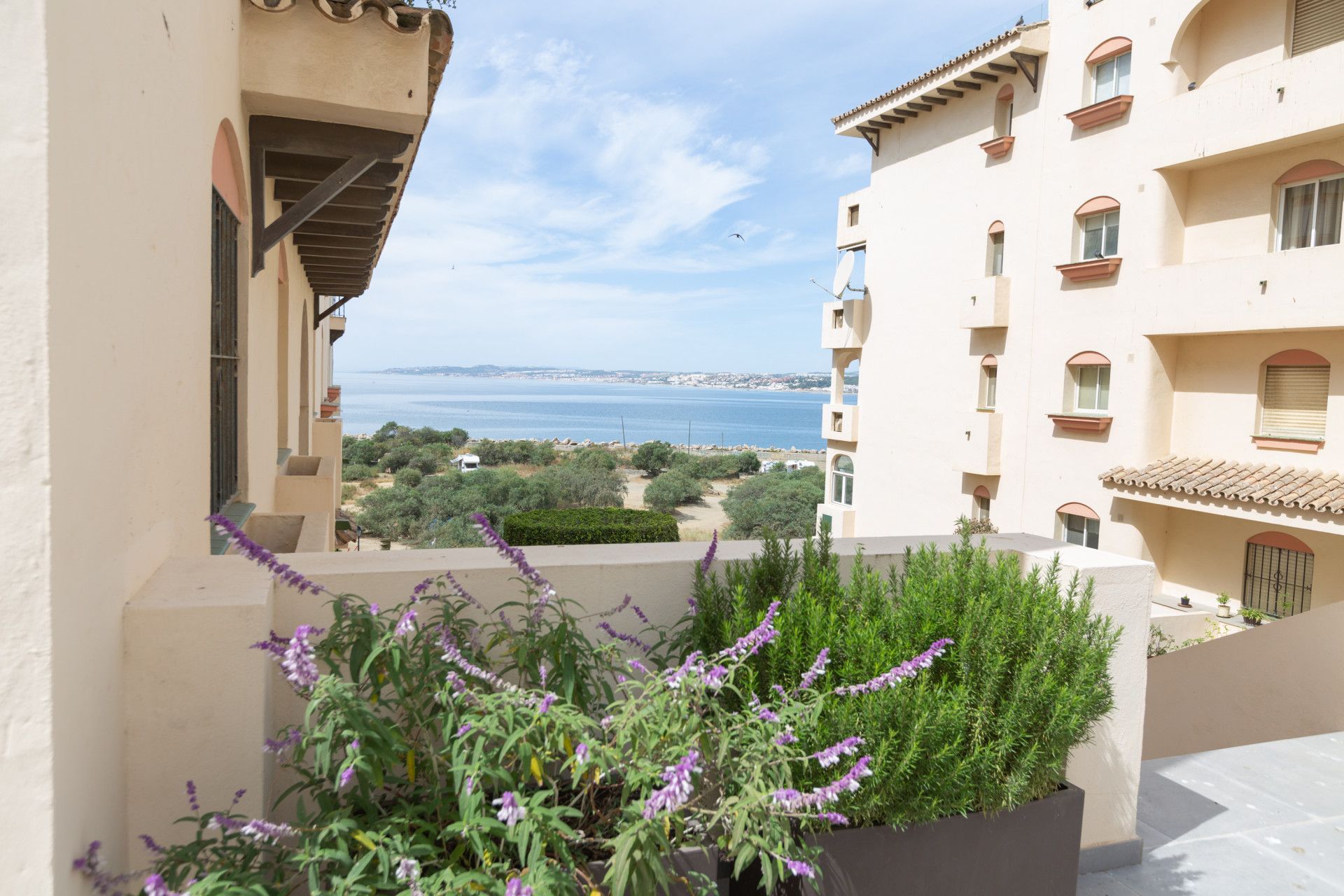 Terrassa de Estudi en venda en Estepona amb Aire condicionat, Piscina i Moblat