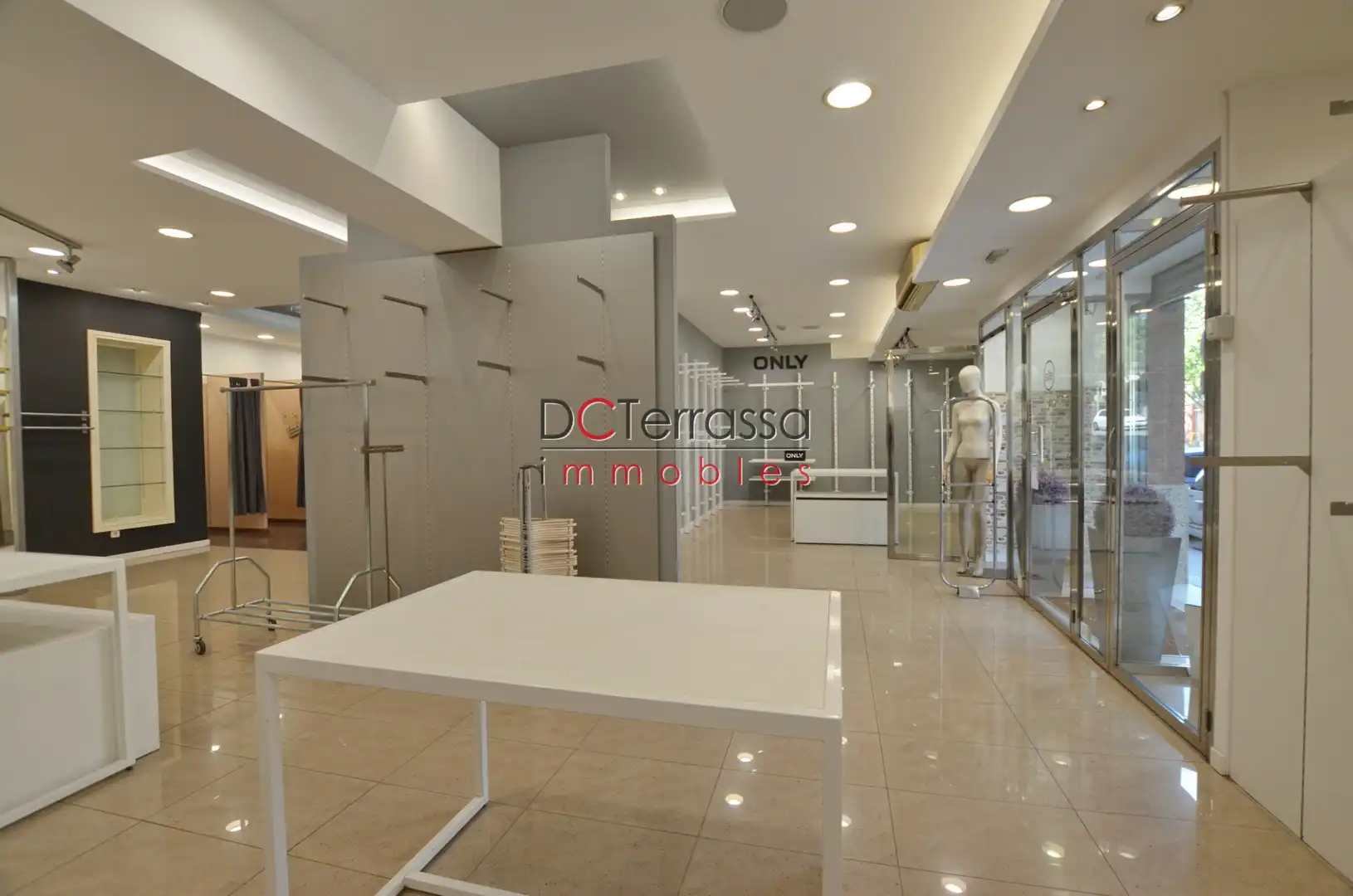 Local en venta en Terrassa con Aire acondicionado, Calefacción y Amueblado