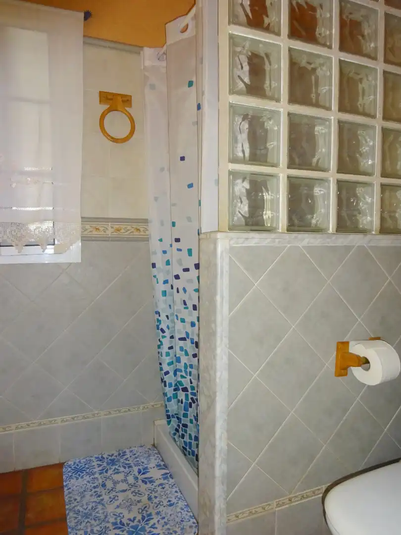 Bany de Casa o xalet en venda en Alhaurín de la Torre amb Aire condicionat, Jardí privat i Terrassa
