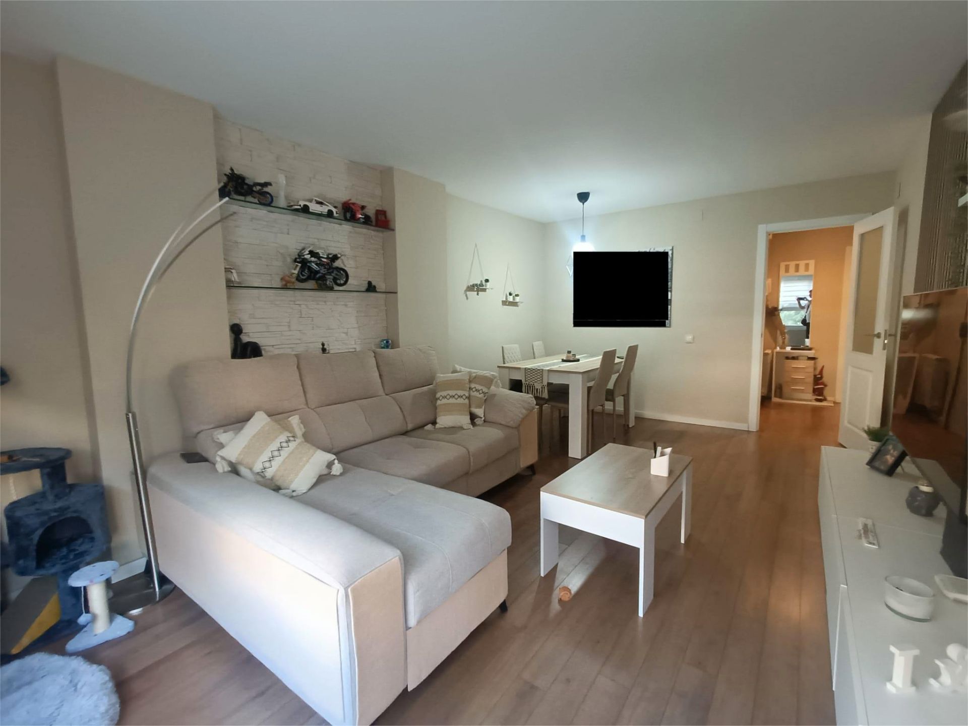 Living room of Flat for sale in Rubí  with Air Conditioner, Heating and Parquet flooring