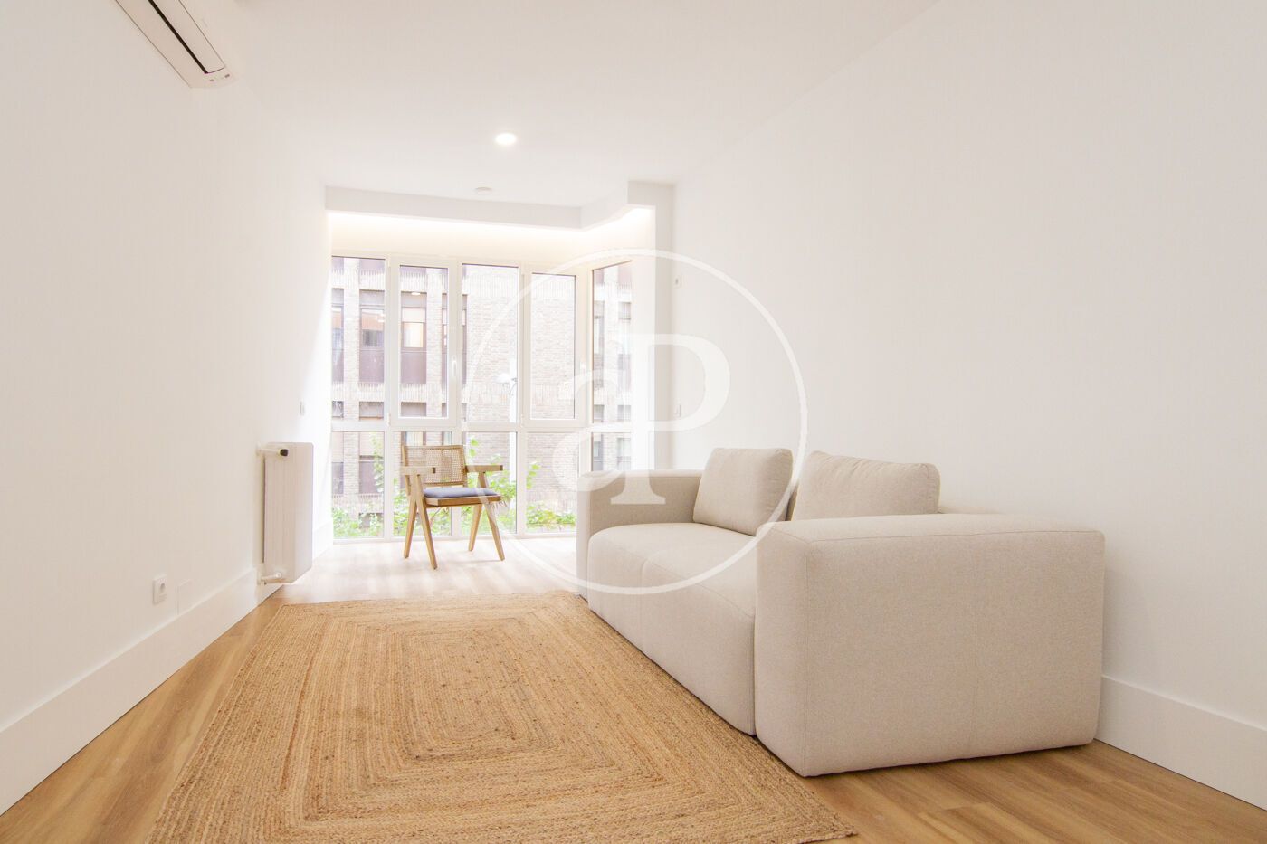 Living room of Flat to rent in  Madrid Capital  with Air Conditioner, Heating and Furnished